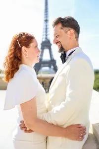 Shooting couple Tour Eiffel Paris romantique photographe