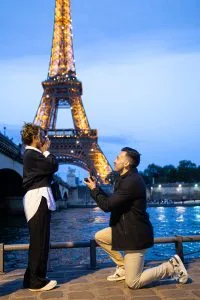 Demande en mariage Paris photographe fiançailles surprise