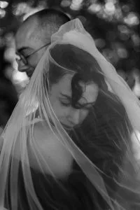 Séance photo couple mariage complice Paris photographe Lisa Sotiropoulos